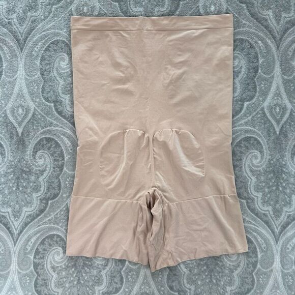 Womens SPANXsculpt OnCore High-Waisted Mid-Thigh Short - Picture 2 of 3